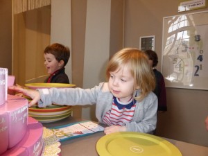 Tiens de la vaisselle...