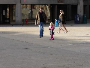 Au début, il faut qu'on vienne avec moi...