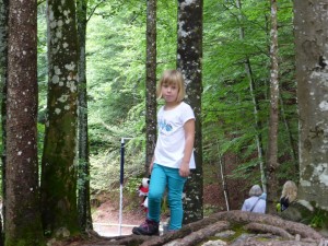 Pas facile la ballade: il fait très chaud et en plus ça monte tout le temps !