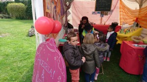 la file pour le maquillage